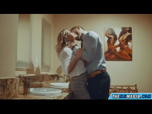 ❤️ ווען אַ באַסטי בלאָנדע סידוס איר אין אַ ציבור אָפּטריט ️ אַנאַל פּאָרן ביי אונדז